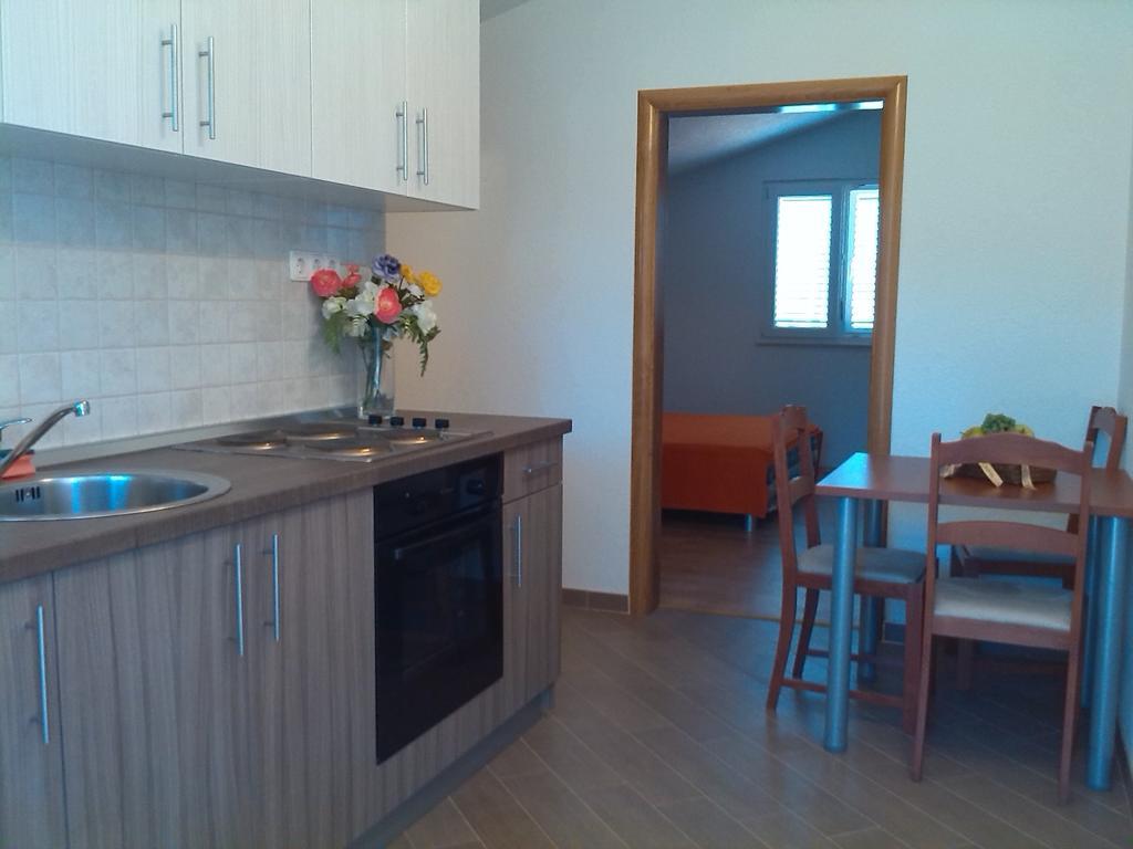 Apartments Batarilo Gornji Karin Pokoj fotografie