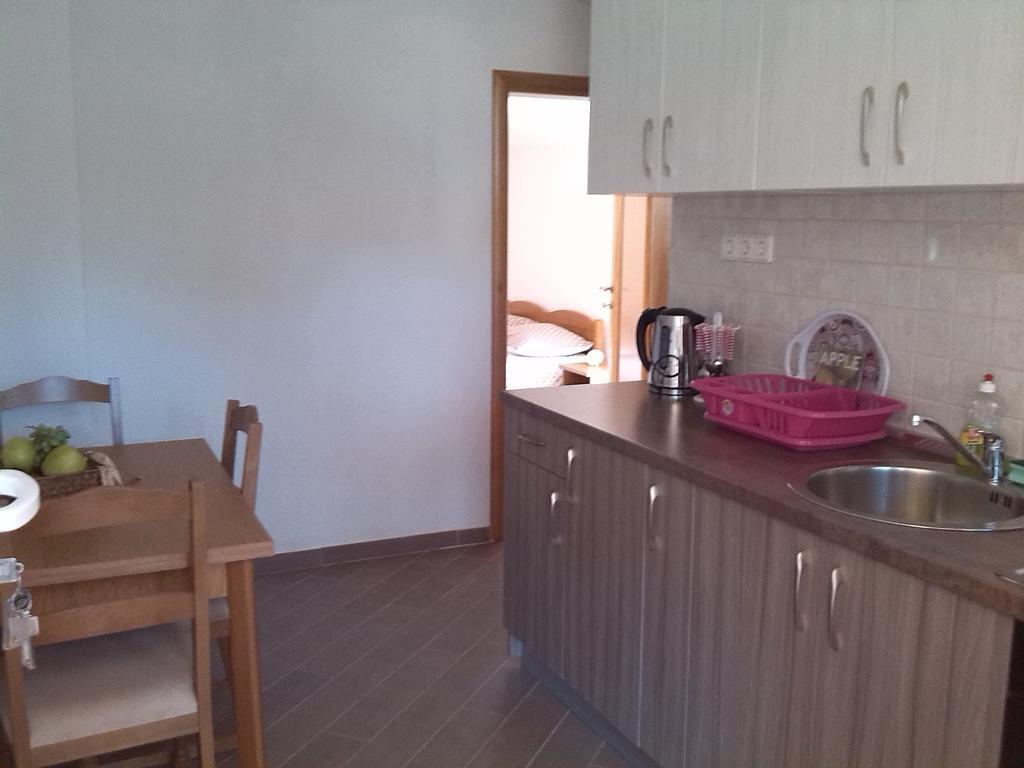 Apartments Batarilo Gornji Karin Pokoj fotografie